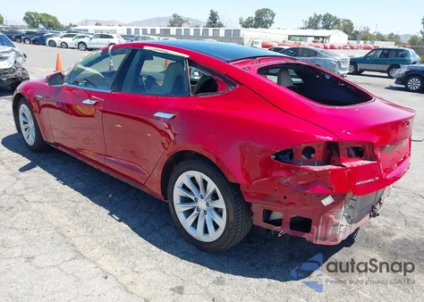 2016 Tesla Model S 60D/70D/75D/85D/90D z USA, uszkodzony, nr VIN 5YJSA1E2XGF158301